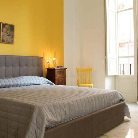 A Casa Di Enza B&B Palermo Bagian luar foto
