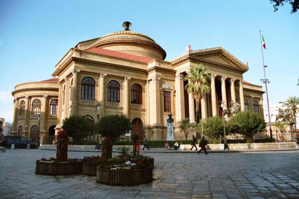 A Casa Di Enza B&B Palermo Bagian luar foto