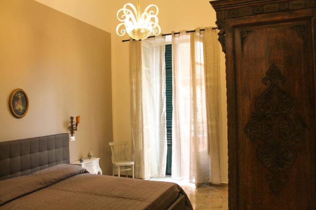A Casa Di Enza B&B Palermo Bagian luar foto