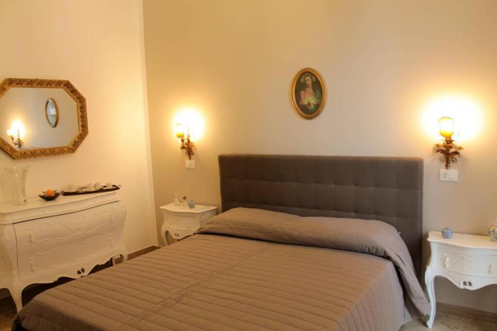 A Casa Di Enza B&B Palermo Bagian luar foto